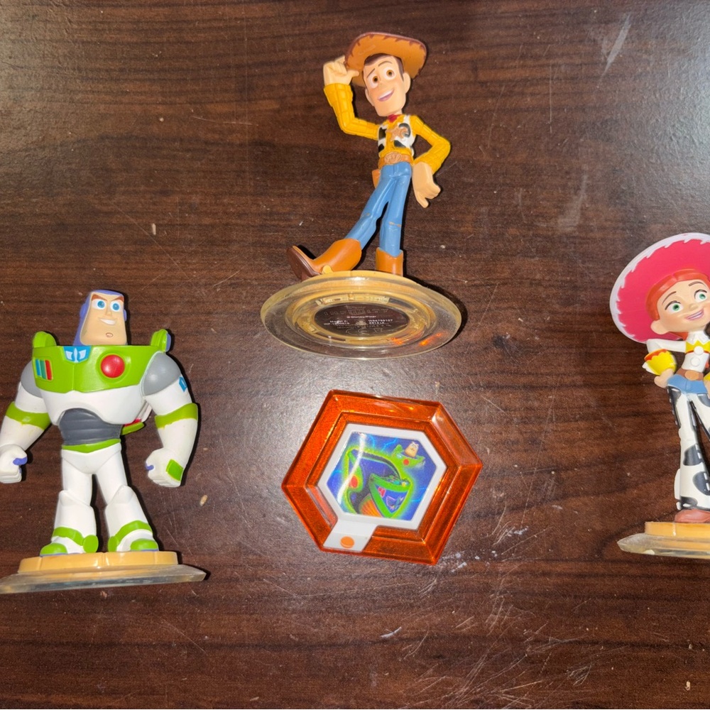 Disney Green and Blue Action Figures Playset - Picture 3 of 9